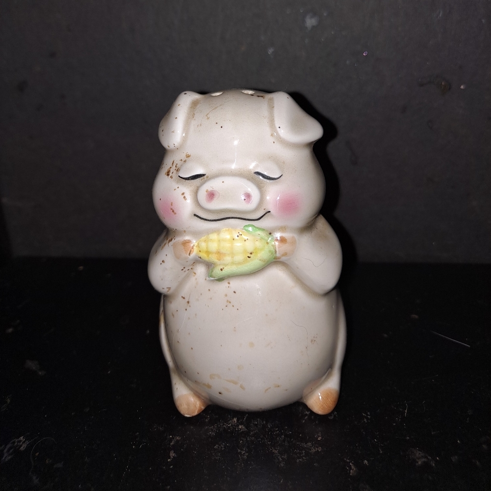 Lefton pig eating corn salt shaker